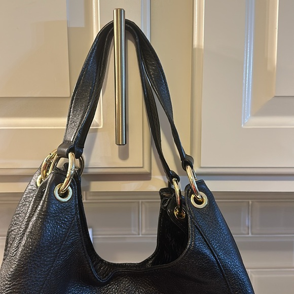 Michael Kors Hobo carryall in black pebbled leather with tassel - Picture 3 of 12